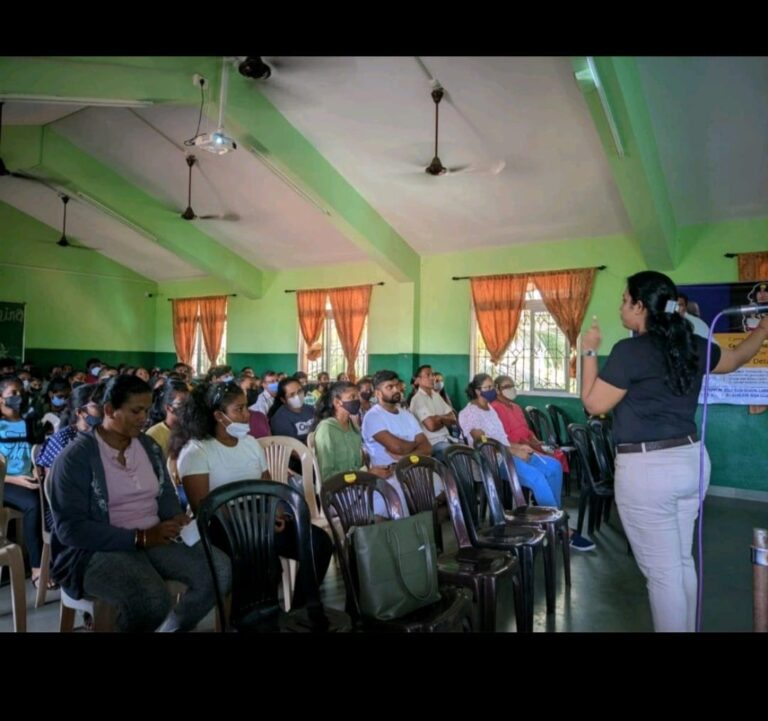 Variddhi G. Agrawal conducting student mentorship session